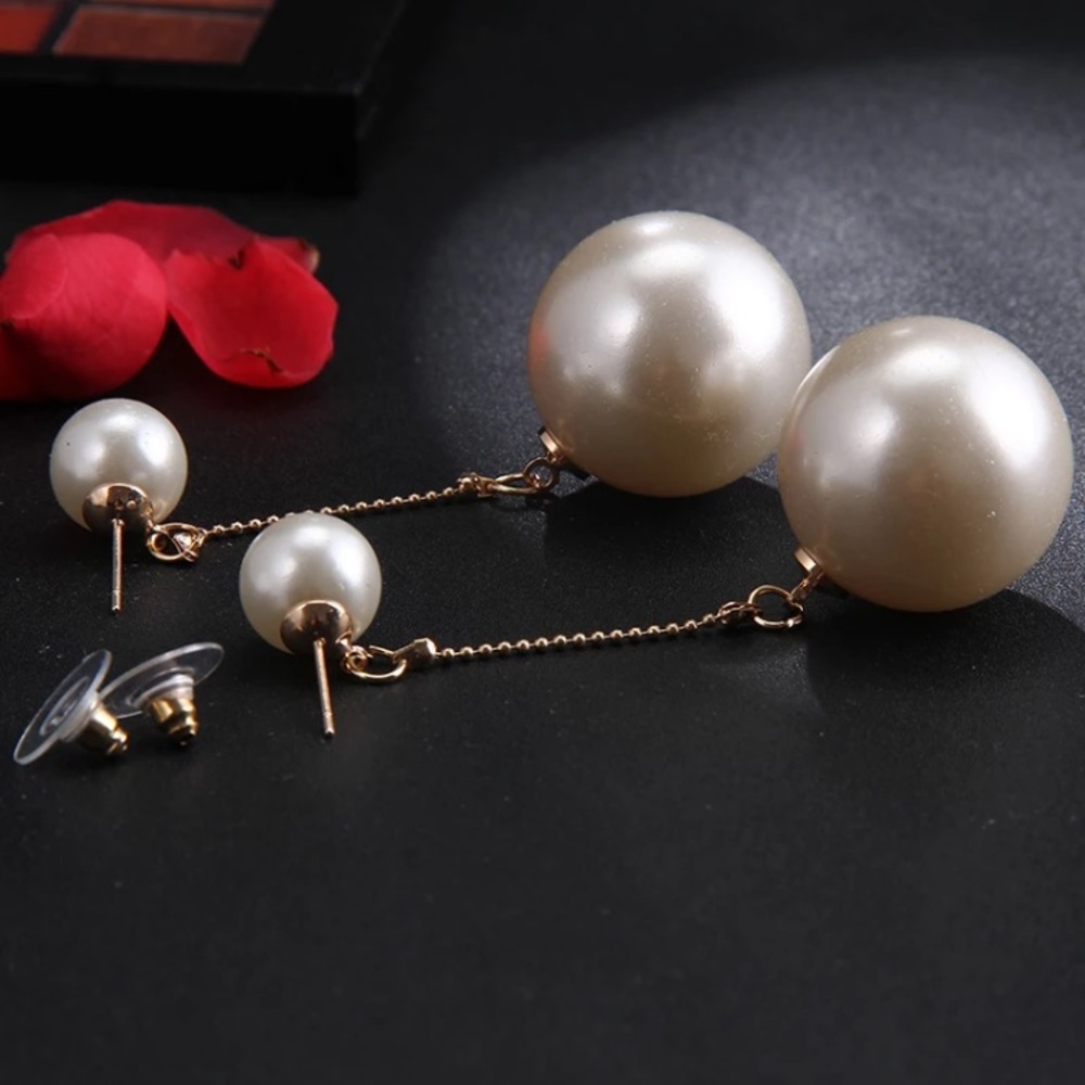 Big Pearl Faux Earrings - Picture 4 of 7